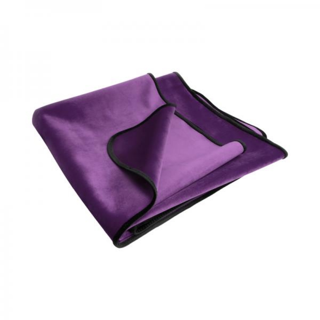 Liberator Fascinator Throw - Waterproof & Washable