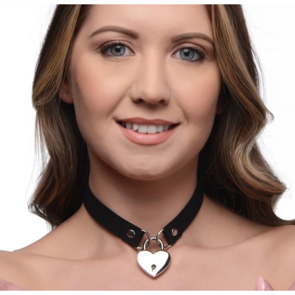 Lock-it Heart Choker: Stylish Kinky Accessory in Silver