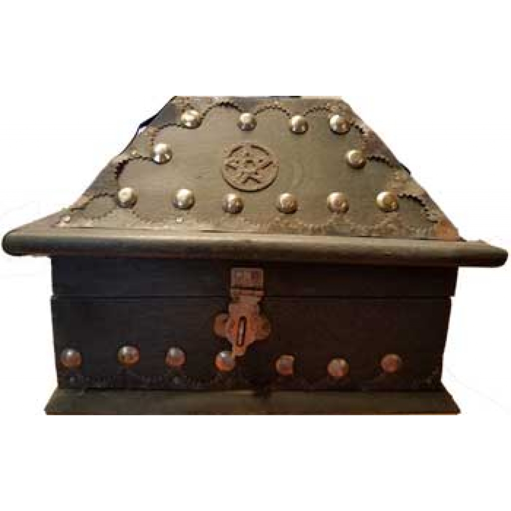 Salem Pentagram Chest - Magical Storage