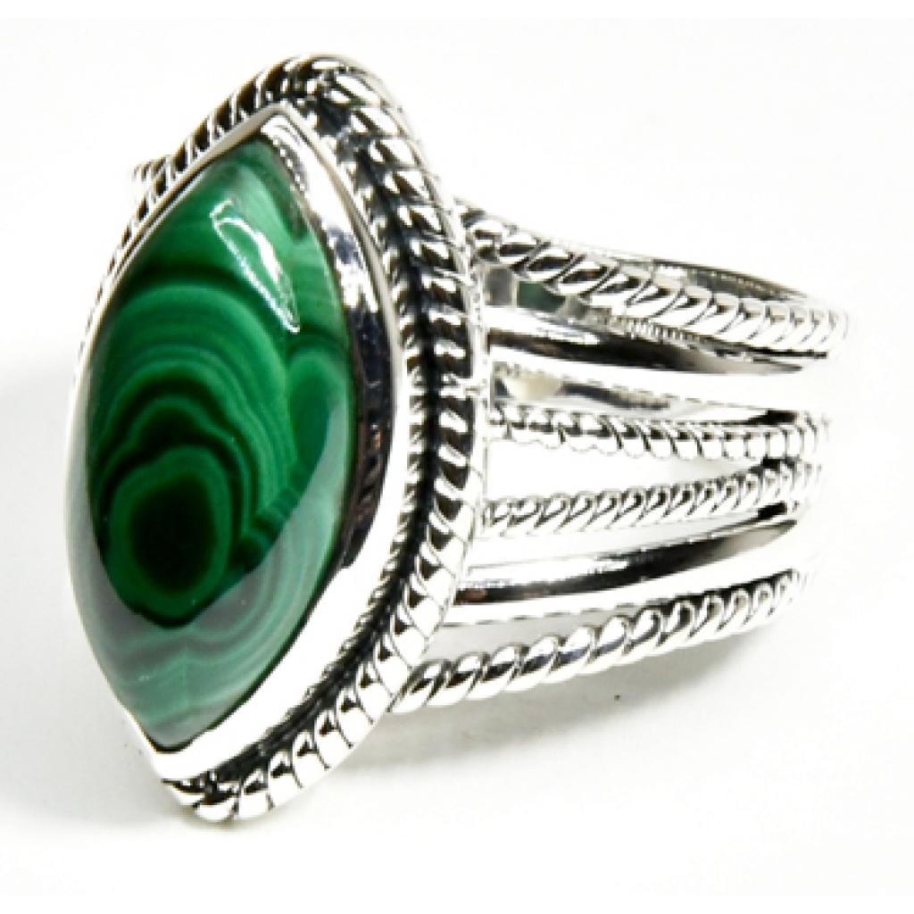 Size 9 Malachite Ring - Sterling Silver Elegance