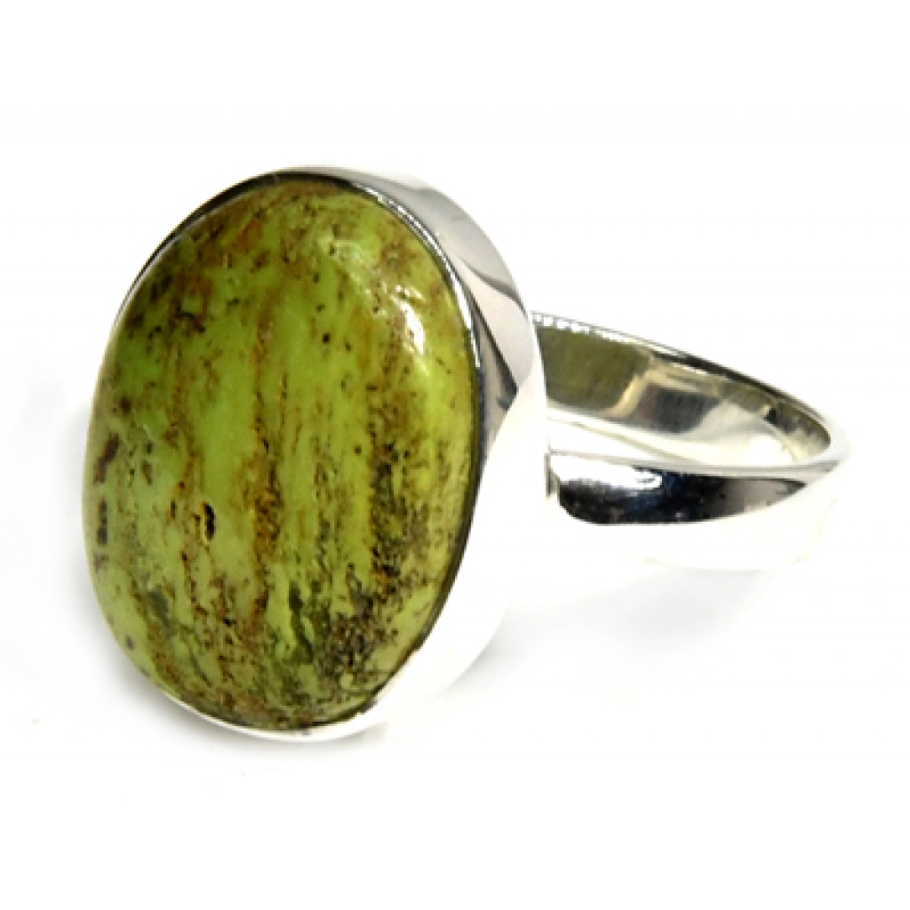 Size 8 Gaspeite Ring - Handcrafted Sterling Silver