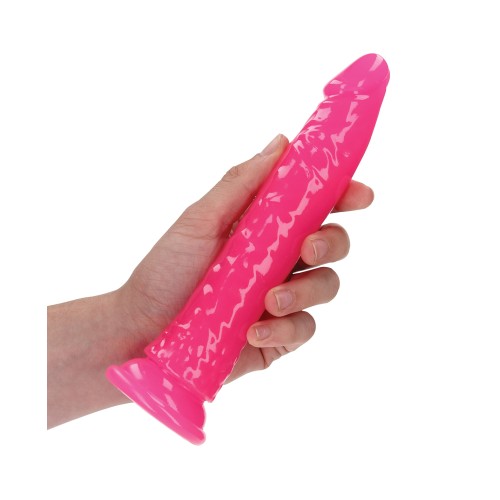 Dildo Slim de 7' RealRock que Brilla en la Oscuridad - Rosa Neón